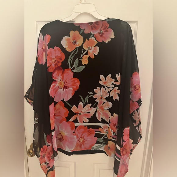 Avenue Floral Blouse, Size 14/16 - Picture 1 of 6